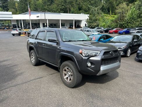 Used 2015 Toyota 4Runner Trail AWD/4WD image 2