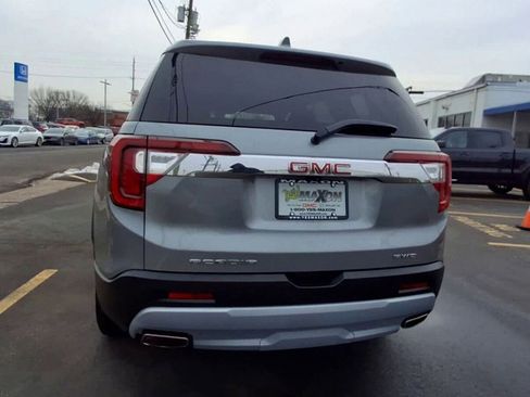 Used 2023 GMC Acadia SLE image 3