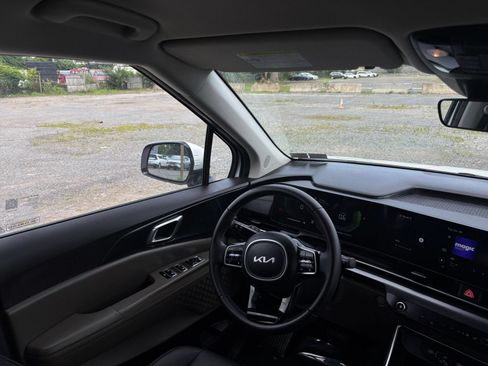 Used 2026 Kia Carnival FWD image 33