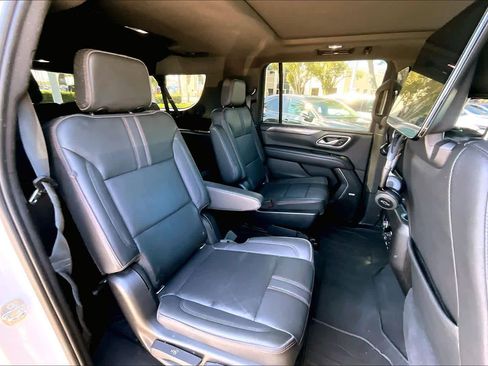Used 2021 Chevrolet Suburban RST w/ Luxury Package image 20
