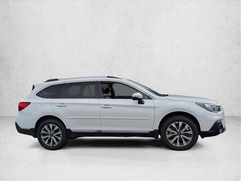 Used 2018 Subaru Outback 2.5i Touring AWD/4WD image 5