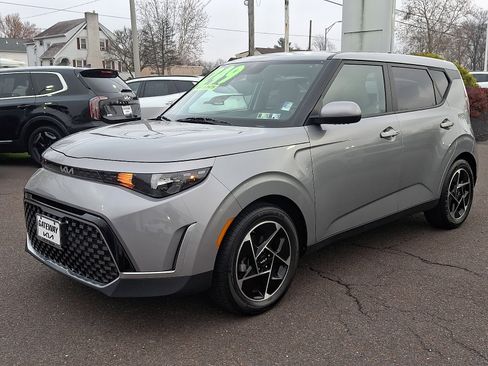 Certified 2023 Kia Soul EX image 3
