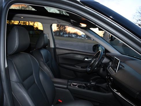 Used 2023 Nissan Rogue SL image 25