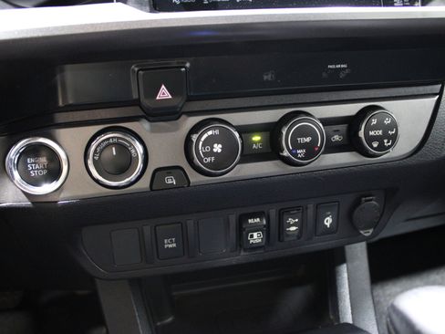 Used 2019 Toyota Tacoma TRD Off-Road image 21