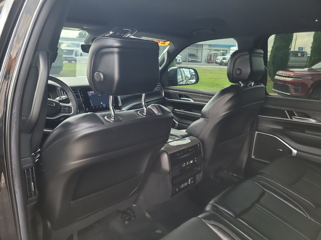 Used 2022 Jeep Wagoneer Series II RWD image 12