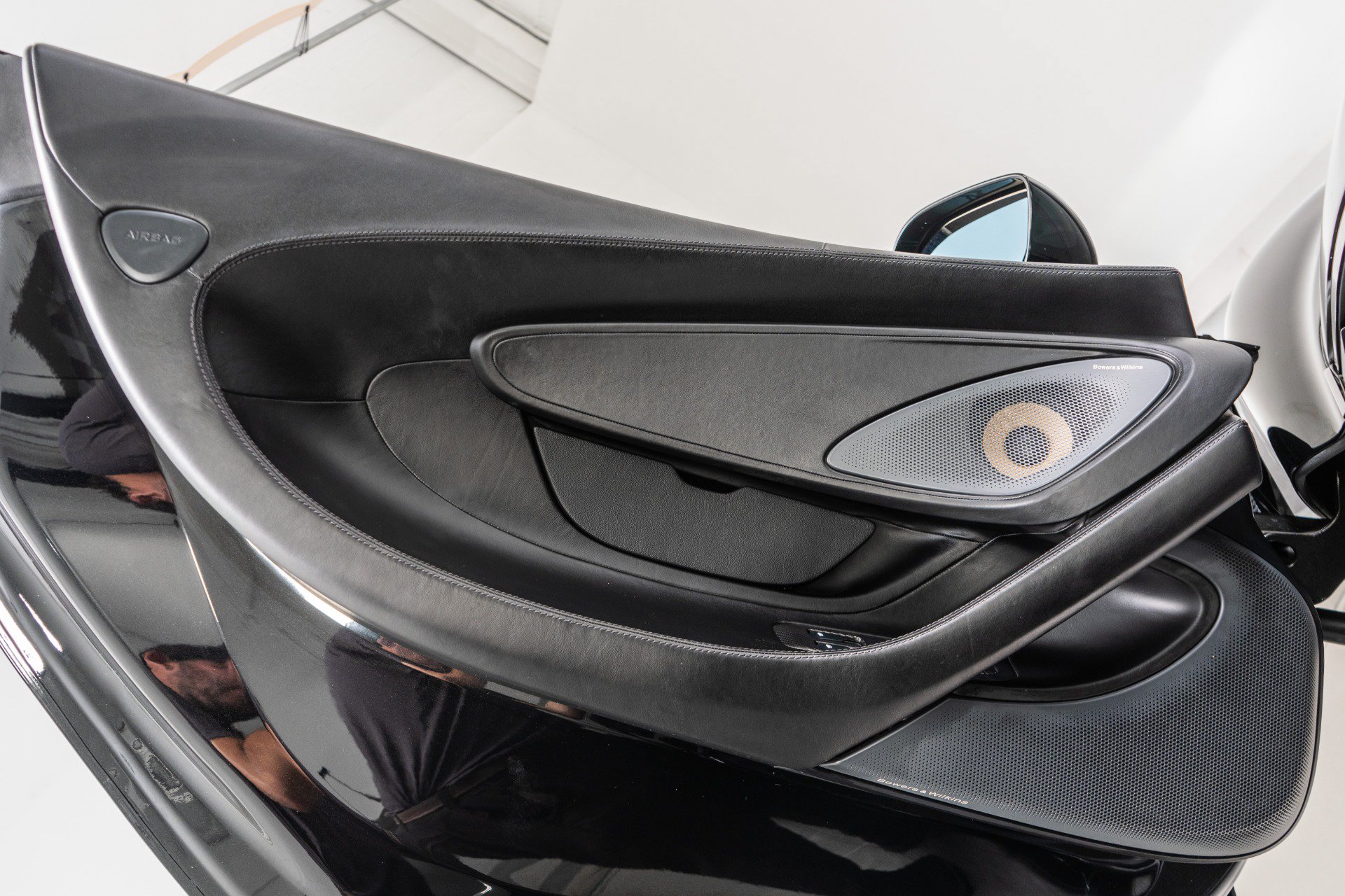 Used 2020 McLaren 570S Spider RWD image 39