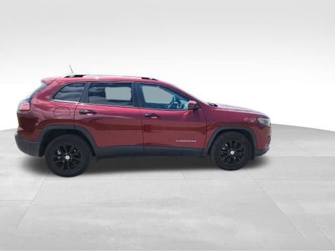 Used 2021 Jeep Cherokee Latitude FWD image 2