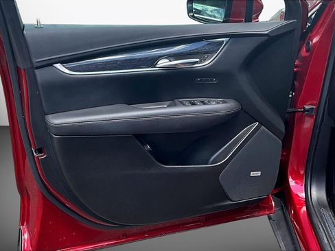 Used 2022 Cadillac XT5 Premium Luxury w/ Technology Package FWD image 18