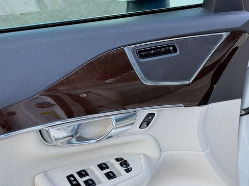 Used 2018 Volvo XC90 T6 Momentum w/ Convenience Package image 24