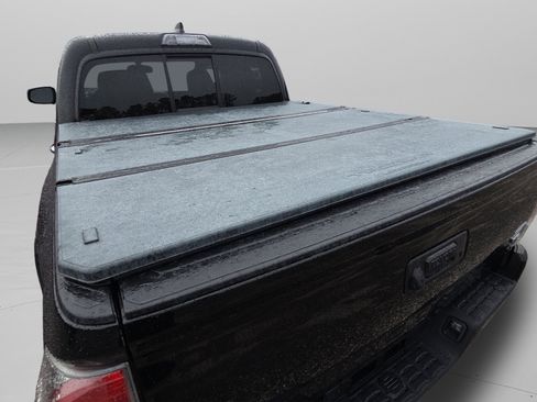 Used 2016 Toyota Tacoma Limited image 24