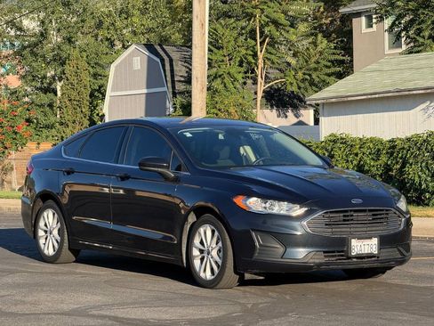 Used 2020 Ford Fusion SE FWD image 7