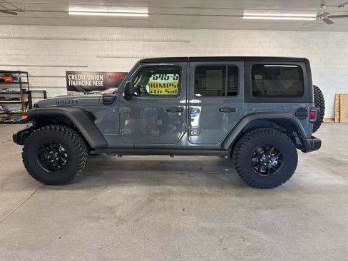 Used 2024 Jeep Wrangler Unlimited AWD/4WD image 93