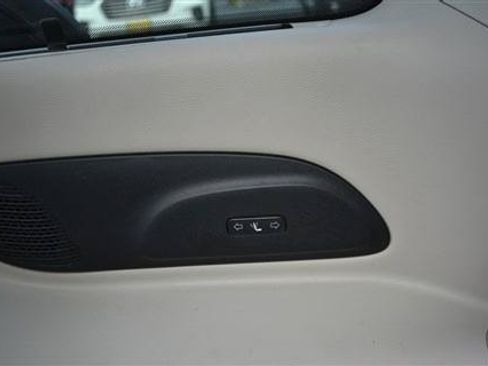 Used 2017 Chrysler Pacifica Limited w/ UConnect Theater Package FWD image 21