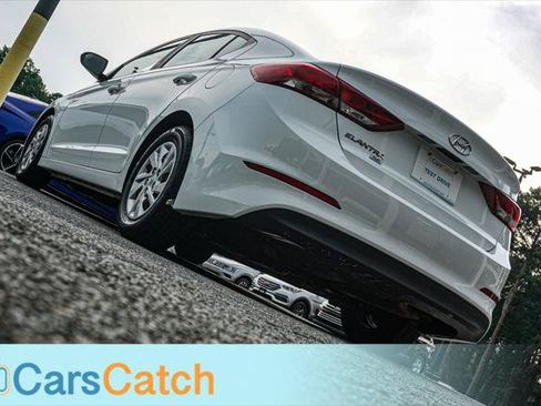 Used 2018 Hyundai Elantra SE FWD image 5