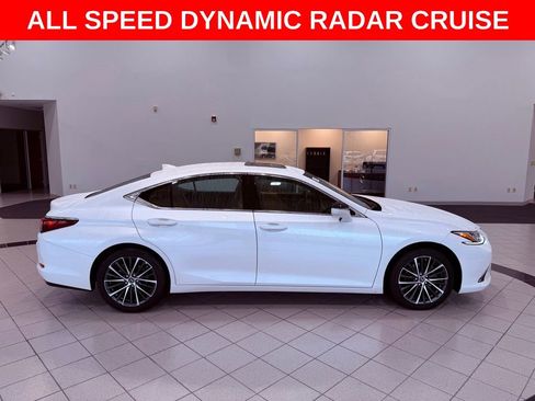 Certified 2025 Lexus ES 350 w/ Premium Package image 8