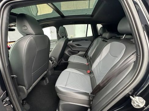 Certified 2025 Volkswagen Tiguan SE R-Line AWD/4WD image 28