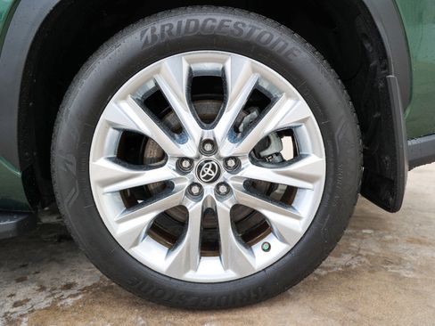 Used 2024 Toyota Highlander Limited image 14