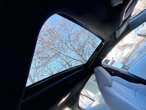 Used 2023 Toyota Corolla SE w/ SE Premium Package image 14