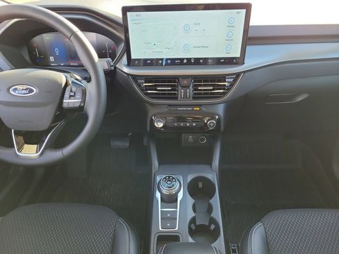 Used 2025 Ford Escape SE w/ Class II Trailer Tow Package image 18