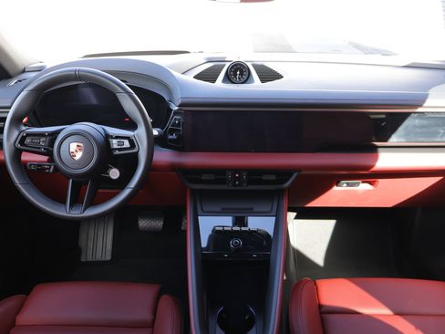 Certified 2025 Porsche Macan 4 Electric AWD/4WD image 23