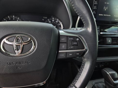 Used 2021 Toyota Highlander XLE FWD image 26
