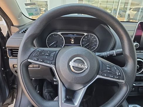 Used 2025 Nissan Sentra SV FWD image 11