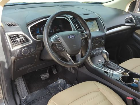 Used 2018 Ford Edge SEL w/ Equipment Group 201A FWD image 9