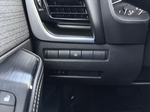 Used 2022 Nissan Rogue SV image 8