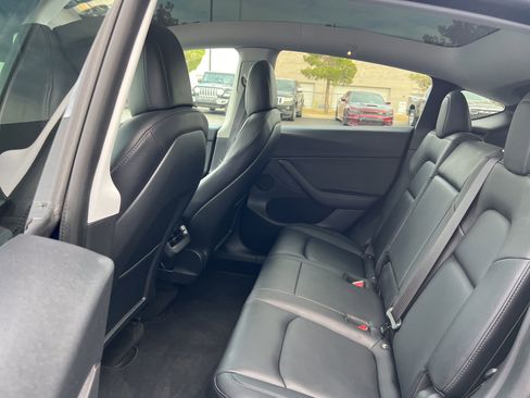 Used 2021 Tesla Model Y Long Range AWD/4WD image 27