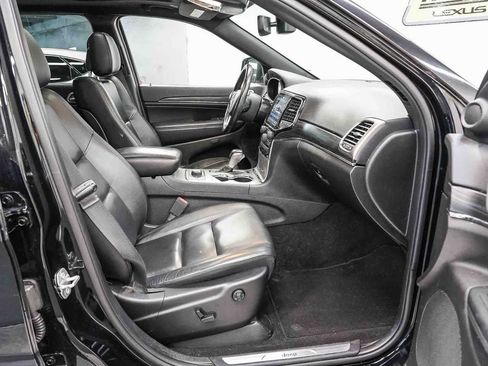 Used 2020 Jeep Grand Cherokee Limited AWD/4WD image 17