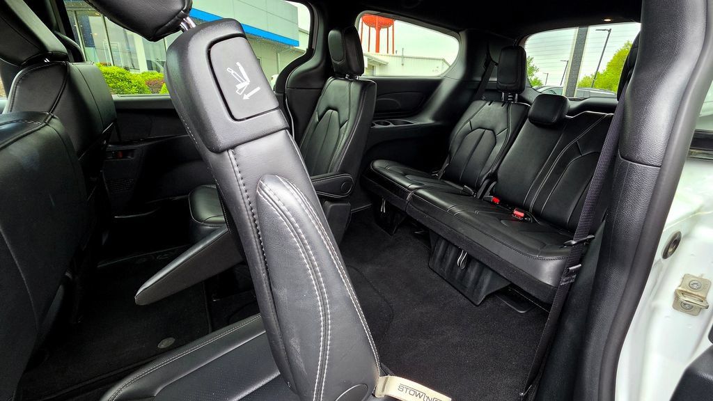 Used 2025 Chrysler Pacifica Select FWD image 51