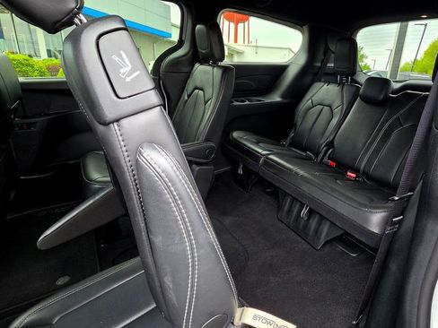 Used 2025 Chrysler Pacifica Select FWD image 51