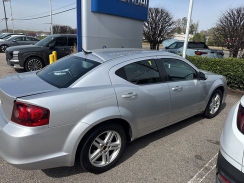 Used 2011 Dodge Avenger Mainstreet image 4