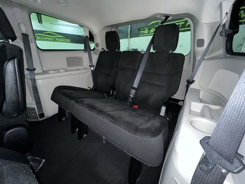 Used 2019 Dodge Grand Caravan SE FWD image 26