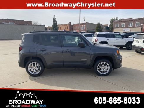 Used 2022 Jeep Renegade Latitude image 1