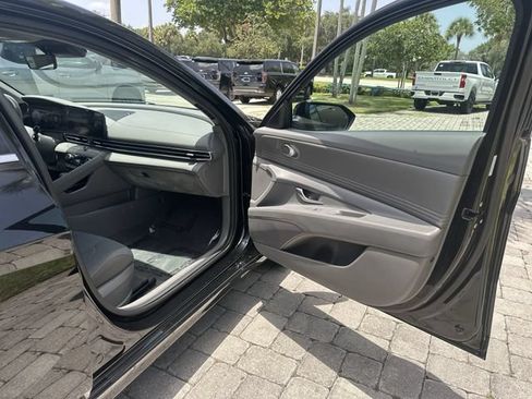 Used 2025 Hyundai Elantra SEL FWD image 23