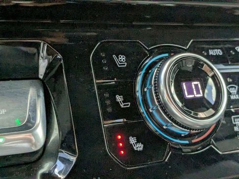 Used 2025 GMC Sierra 2500 AT4 image 27