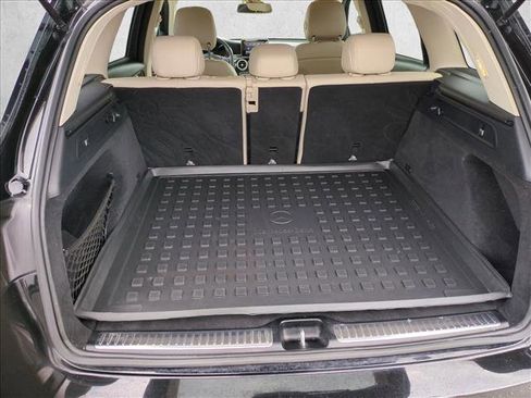 Used 2019 Mercedes-Benz GLC 300 image 6