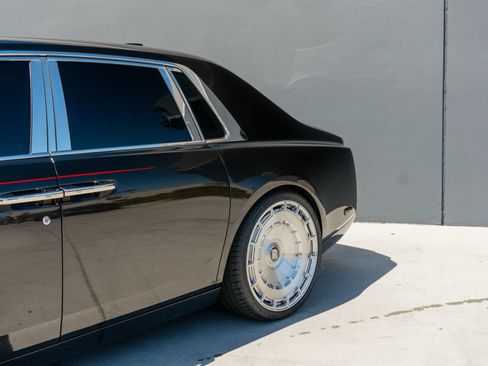 Used 2021 Rolls-Royce Phantom Sedan RWD image 28