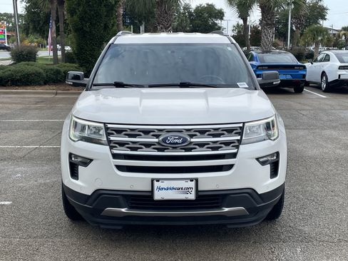 Used 2018 Ford Explorer XLT w/ Equipment Group 202A AWD/4WD image 3