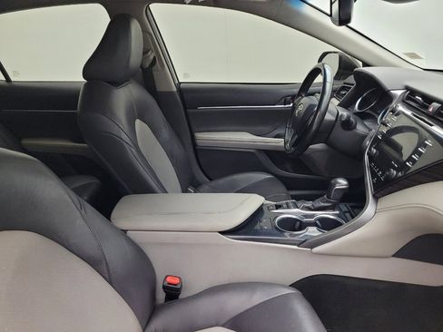 Used 2020 Toyota Camry XLE image 21