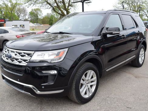 Used 2018 Ford Explorer XLT w/ Equipment Group 202A AWD/4WD image 2