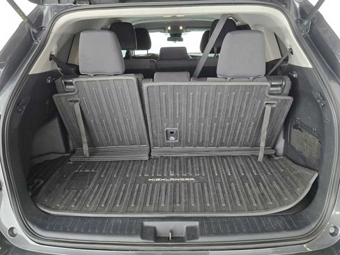 Used 2020 Toyota Highlander L FWD image 15