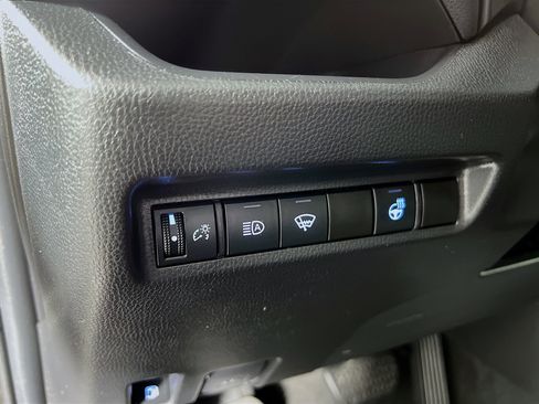 Used 2021 Toyota RAV4 XLE w/ XLE Grade Weather Package AWD/4WD image 10