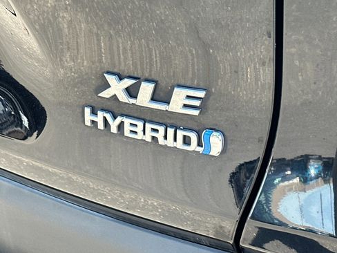 Used 2023 Toyota RAV4 XLE AWD/4WD image 27