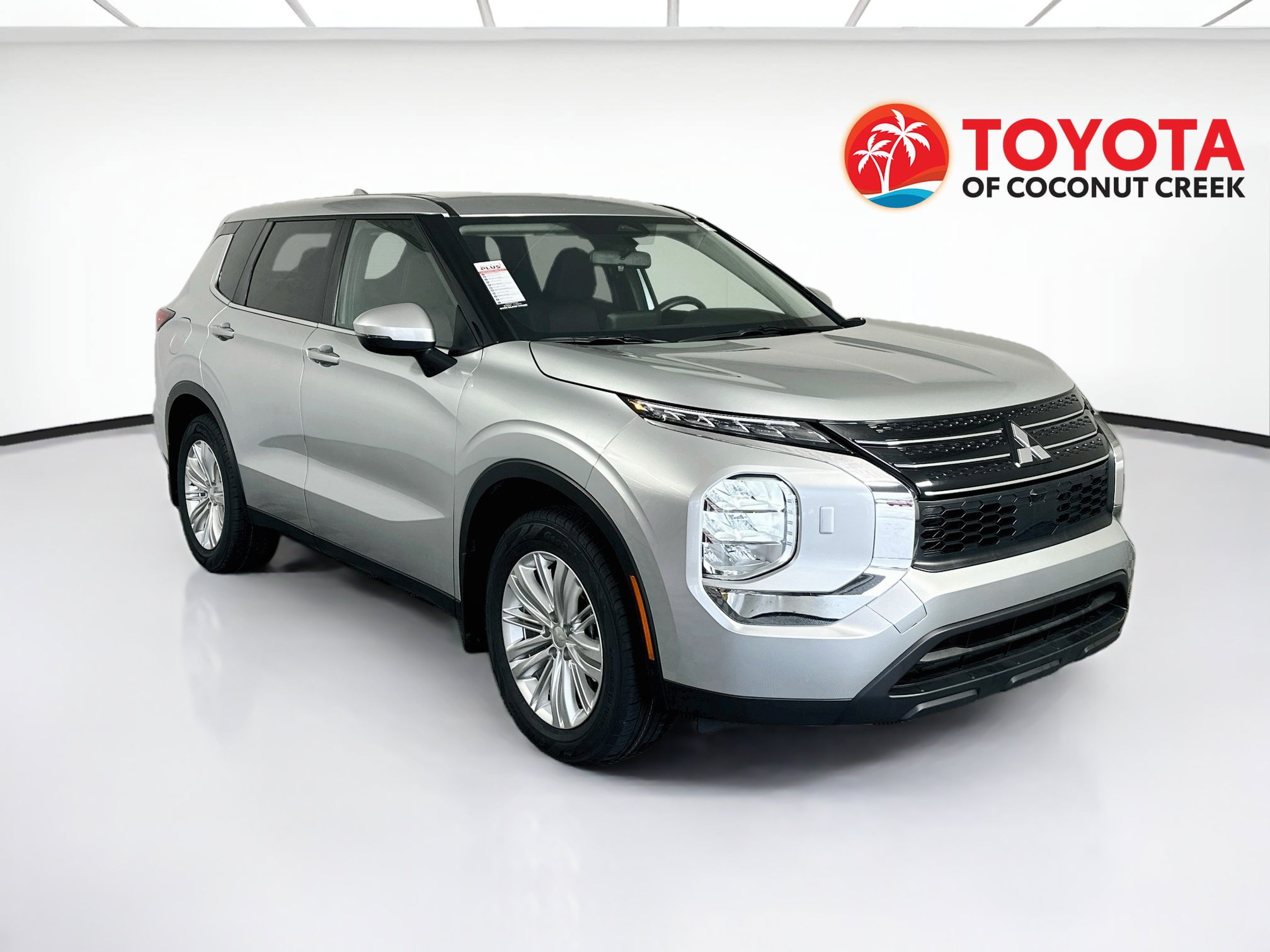 Used 2024 Mitsubishi Outlander ES AWD/4WD image 1