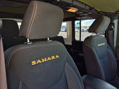 Used 2016 Jeep Wrangler Unlimited Sahara w/ Connectivity Group image 14