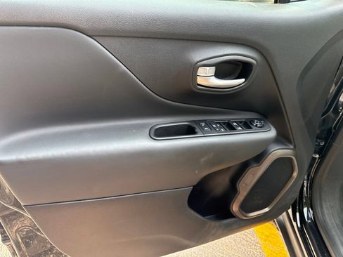 Used 2023 Jeep Renegade Latitude w/ Sun/Sound Group AWD/4WD image 18