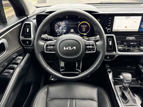 Used 2023 Kia Sorento SX AWD/4WD image 13