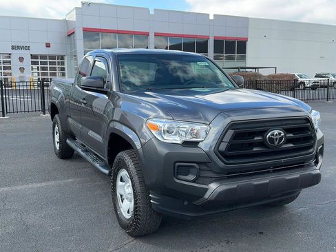 Used 2022 Toyota Tacoma SR image 3